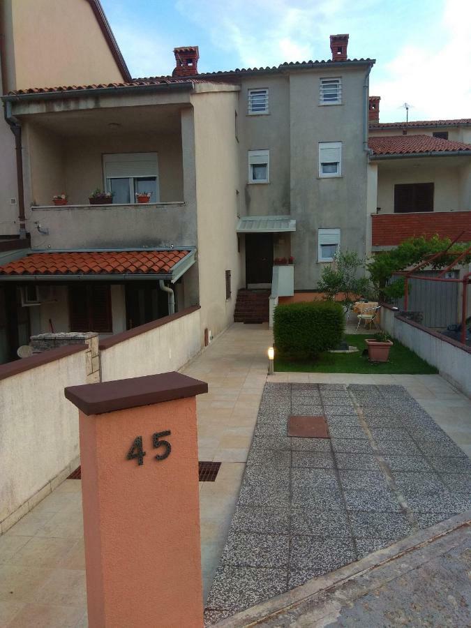 Appartement Lorber House Stinjan à Pula Extérieur photo